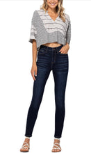 Load image into Gallery viewer, Judy blue High waist non distressed skinny jeans