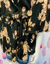 Load image into Gallery viewer, Faux wrap top