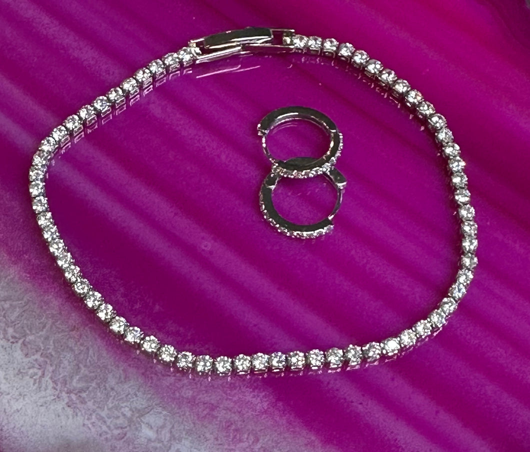 Rhinestone Tennis Bracelet ~ Silver